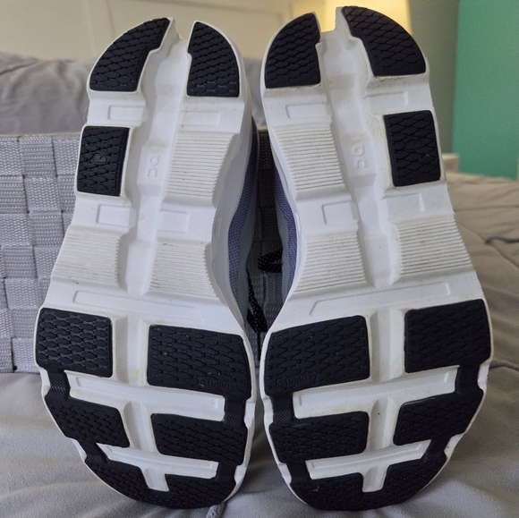 ON Running Athletic Shoes - Picture 4 of 5